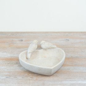 Chic heart-shaped bird bath feeder for a charming garden touch.