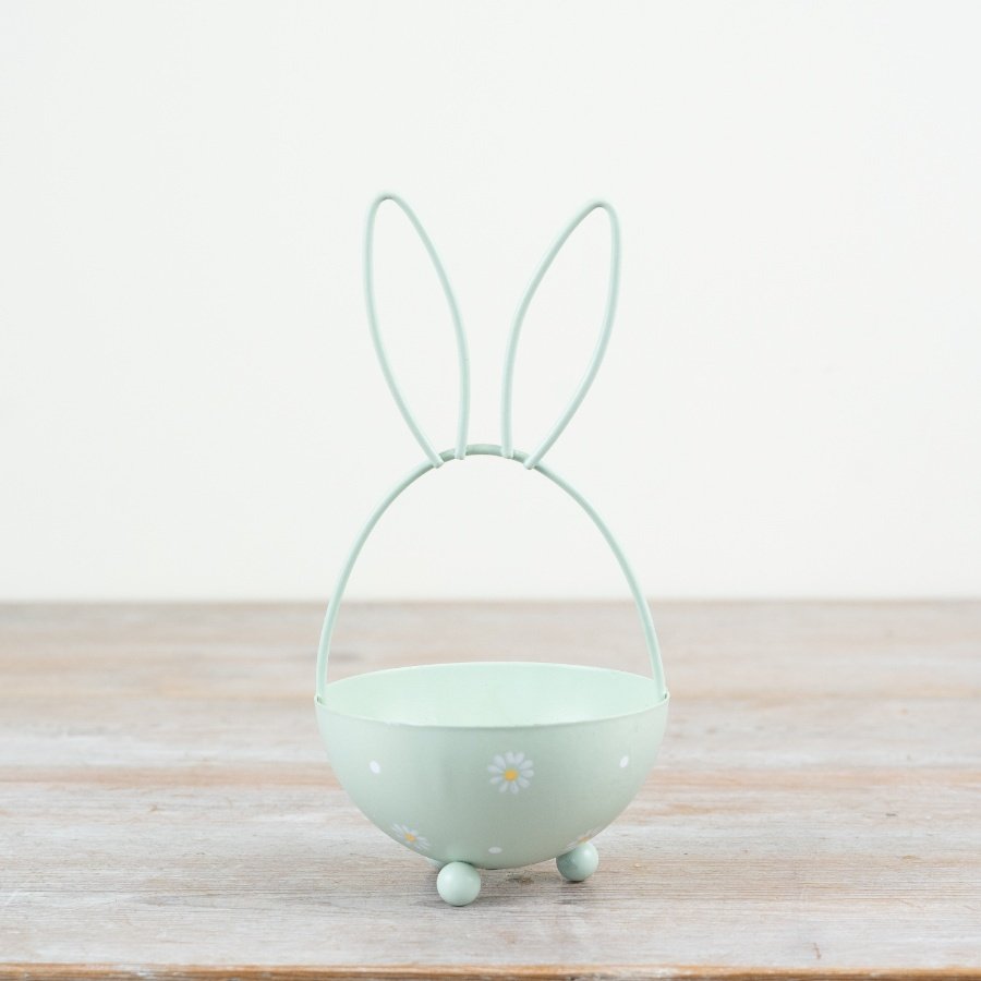 Display chocolates and tasty treats in this pretty pastel coloured egg shaped basket.