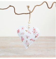 Add a touch of floral charm to your space with our Heart Hanger Flower Hanger. 