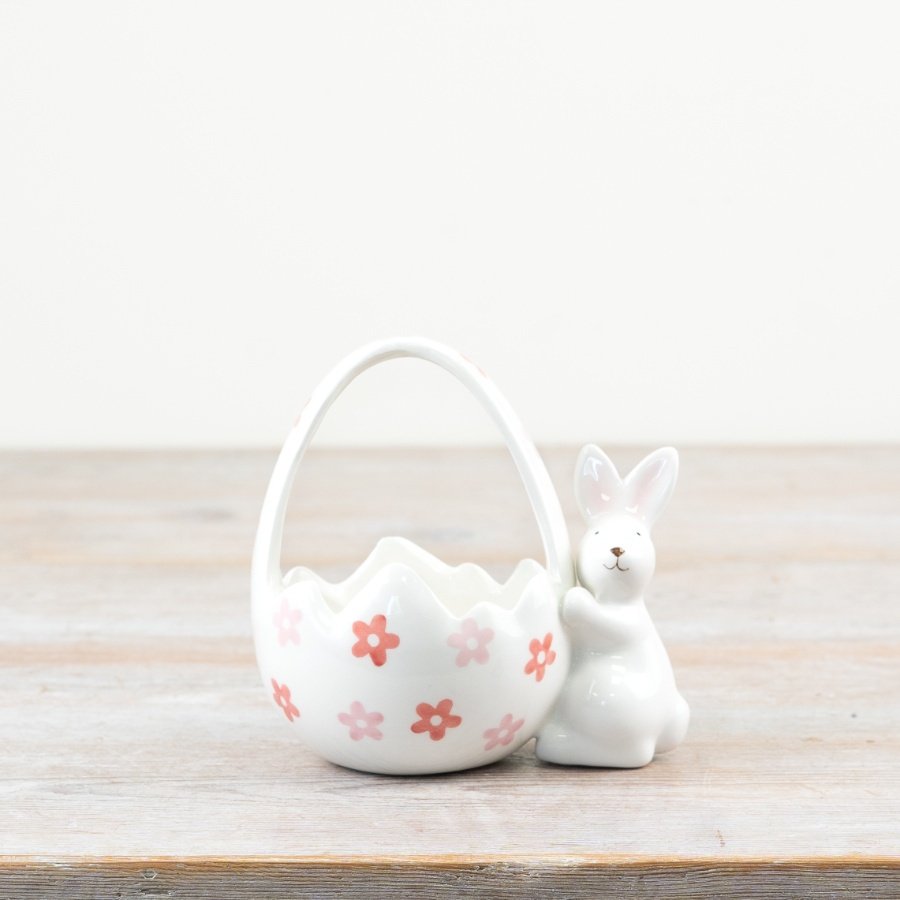 Welcome spring with this lovely ceramic egg basket adorned with a charming daisy pattern.