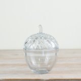 Made from clear glass this delicate acorn pot would make a gorgeous addition to an Autumnal table centrepiece displayed 
