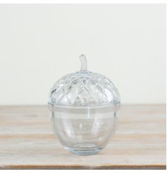 Made from clear glass this delicate acorn pot would make a gorgeous addition to an Autumnal table centrepiece displayed 