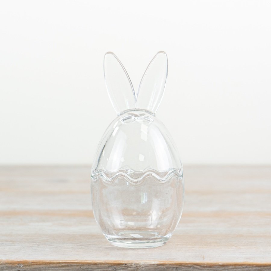 Beautiful glass jar ideal for holding delicious Easter goodies!