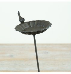 Draw in birds with this charming cast iron rustic bird feeder.