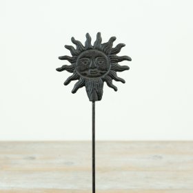 Rustic garden stake showcasing a sun with a bright, happy face for a charming outdoor touch.