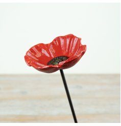 Add charm & utility to your garden with our Poppy Bird Feeder. Includes a stick for easy installation.