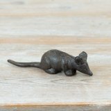 Add a charming, rustic touch to your home with this delightful brown cast iron mouse decoration