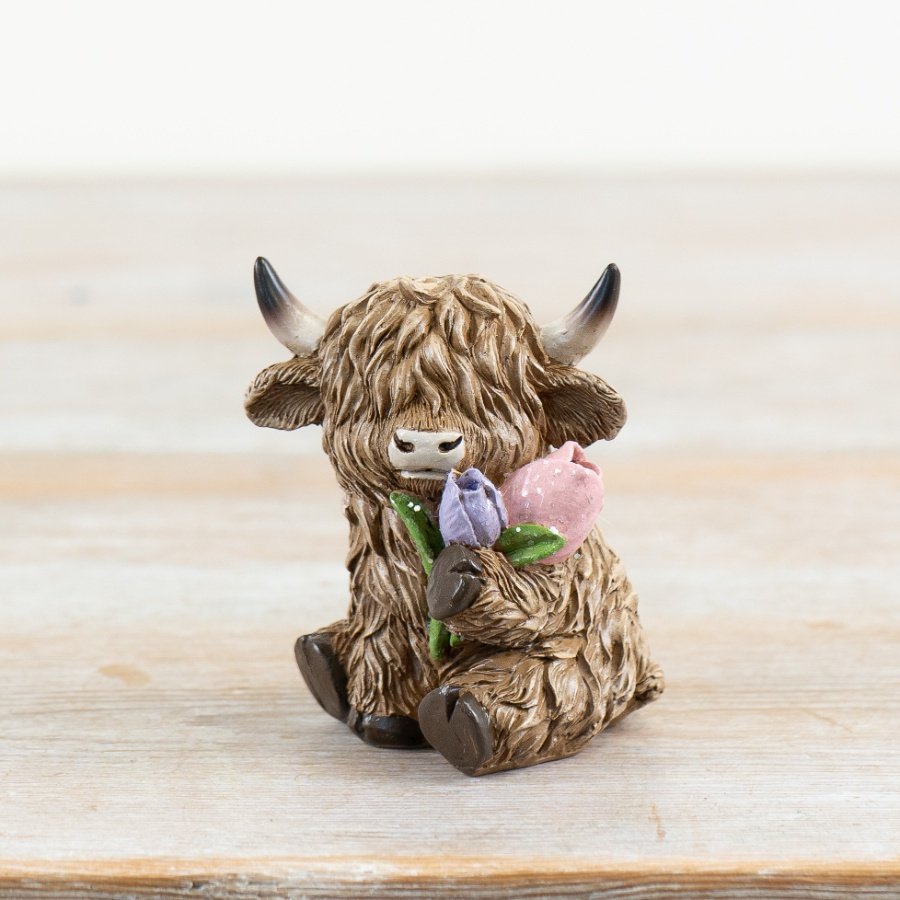 Get ready for spring with these charming Easter highland cow decorations! 