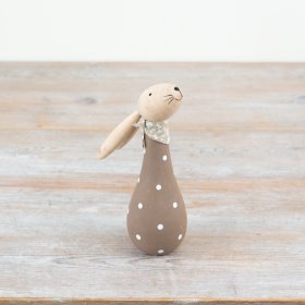 Add a spring touch to your décor with this wooden bunny, featuring a classic brown polkadot design.