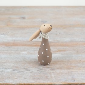 Make a versatile spring decor with this dot-pattern wooden bunny. Add charm to any space!