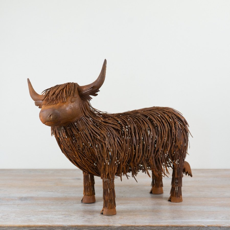 Bring warm rustic charm to your home or garden with this charming Cattle Ornament.