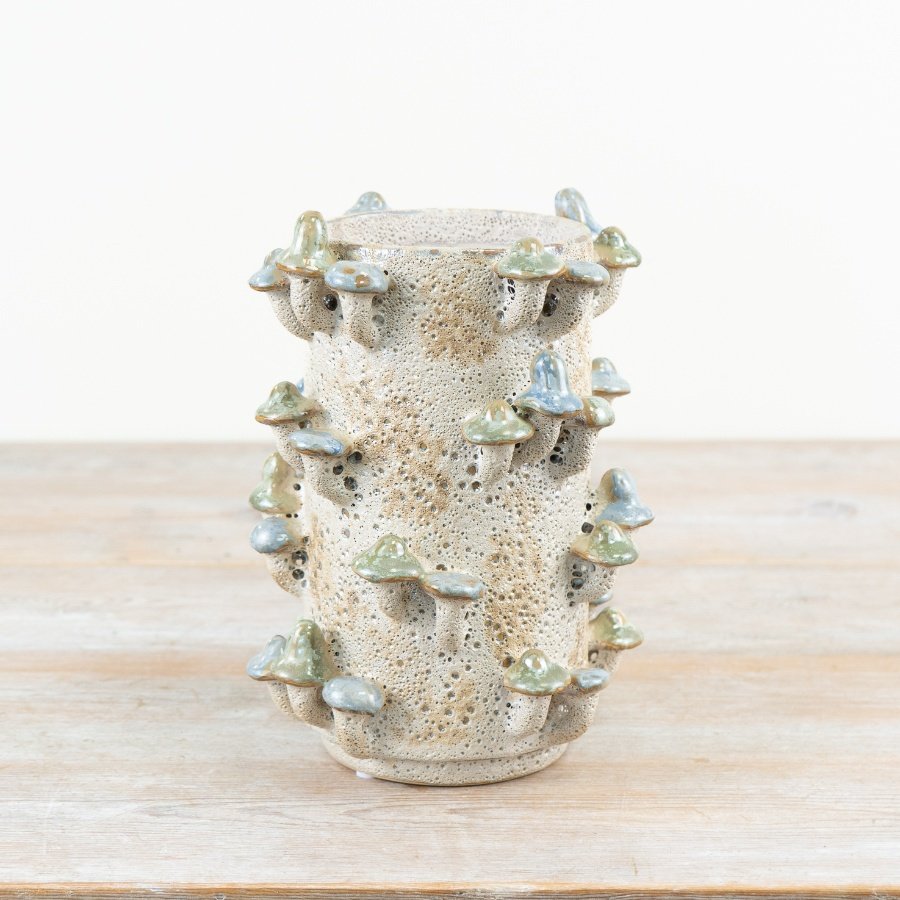 Delightful 3D-designed vase with unique charm.