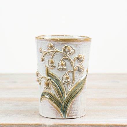charming embossed flower design 