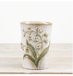 Delightful floral pattern with raised detailing