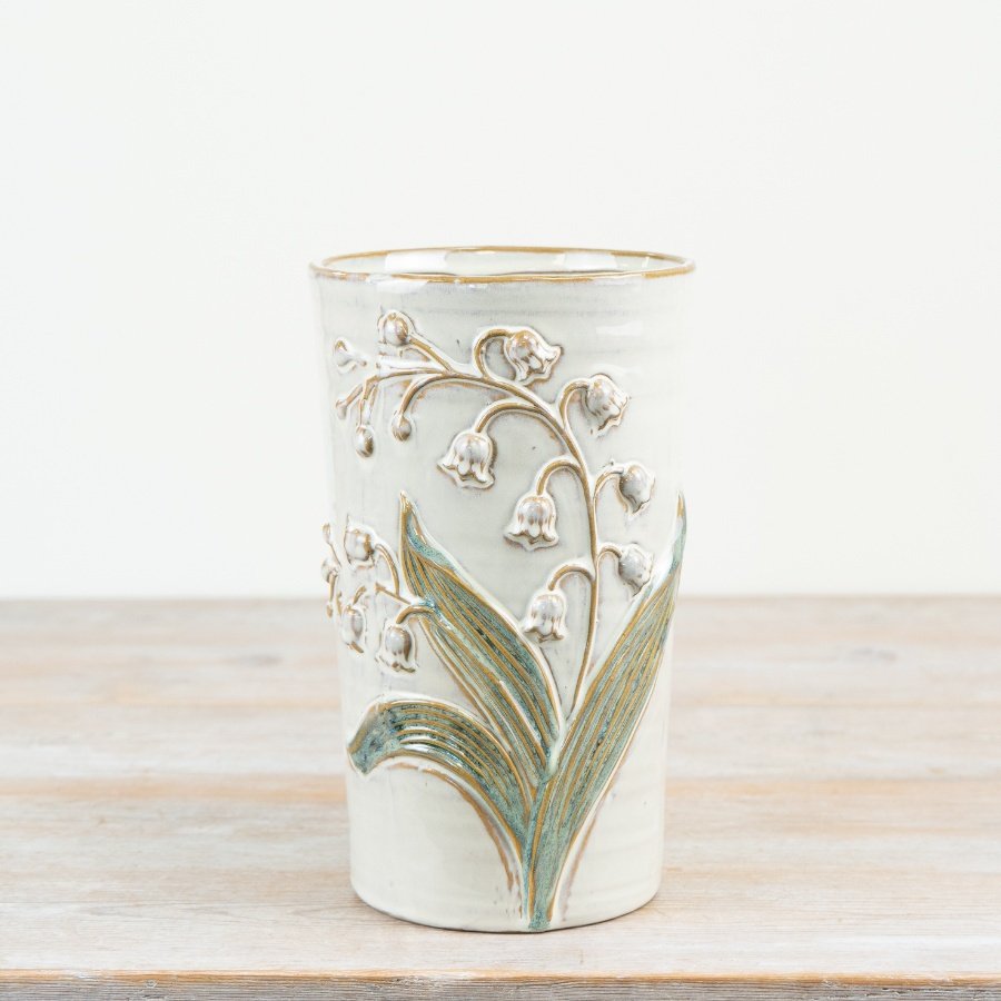 Flower vase in natural tones