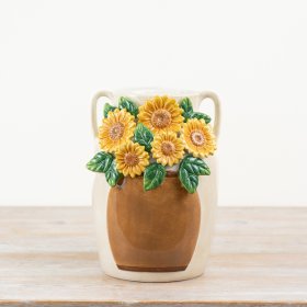 Adorned with unique charm and volume, this beautiful vase is a must-have.
