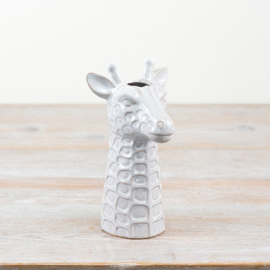 Jazz up your interior with our fresh Graffee Vase, adorned with an adorable giraffe pattern.