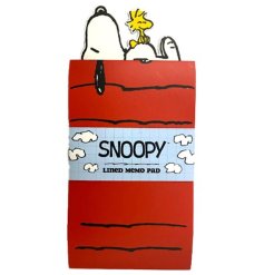 Take notes on-the-go with Snoopy & Woodstock Memo Pad. Flip, jot, and smile with this lovable Peanuts product!