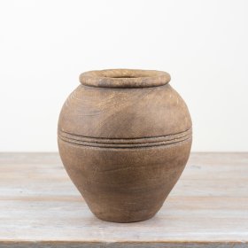 Add a touch of rustic charm to your garden with our spacious urn-shaped planter.