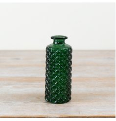 A delightful bottle vase with sparkling diamond pattern design.