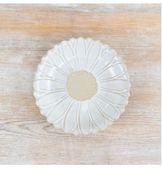 A pretty daisy shaped dish with a rich white glaze and raw details. 