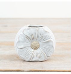 A beautiful daisy shaped porcelain vase with a white glossy finish and raw details.