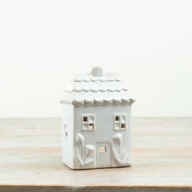 This charming tea light holder features a beautiful blend of pastel colors for a stylish touch.