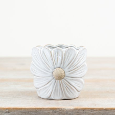 A pretty porcelain vase with a daisy vase. Featuring glazed and raw details. 