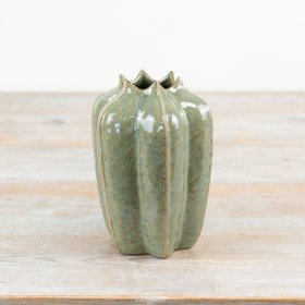 This stylish porcelain vase brings the beauty of nature into the home.