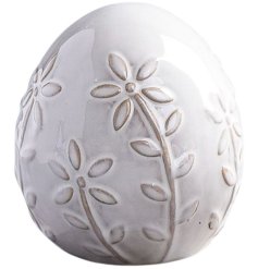 Add a touch of spring elegance to your home with this egg ornamnet