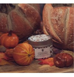 Tin candle with an exclusive pumpkin-themed design