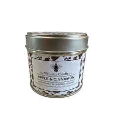 Soy wax candle with a delightful, sweet fragrance for a cosy atmosphere.