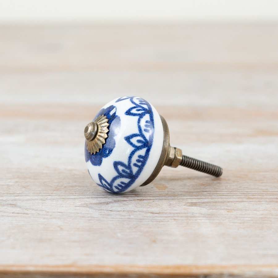 Enhance your furniture with this classic vintage-style door knob.