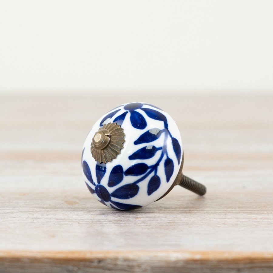 Add timeless elegance to your home décor with these Bronze Ceramic Knobs