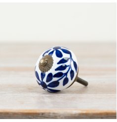 Enhance your furniture with durable bronze ceramic knobs for a timeless vintage look.