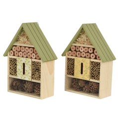 A mix of 2 rustic insect houses, each with a decorative leaf design. Complete with hook to hang in the garden. 
