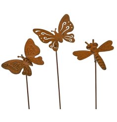 Add interest to the garden with this mix of rustic garden stakes in butterfly and dragonfly designs 