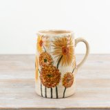 Create a colourful and tranquil space in the home with this gorgeous vase in butter yellow