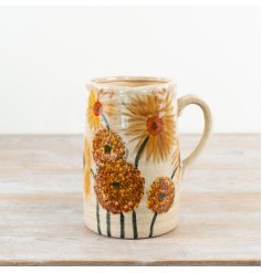 Create a colourful and tranquil space in the home with this gorgeous vase in butter yellow