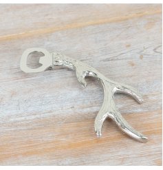 A chic antler shaped bottle opener. A wonderful gift item and kitchen essential. 