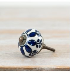 Beautiful blue and white patterned small door knob with an elegant design.
