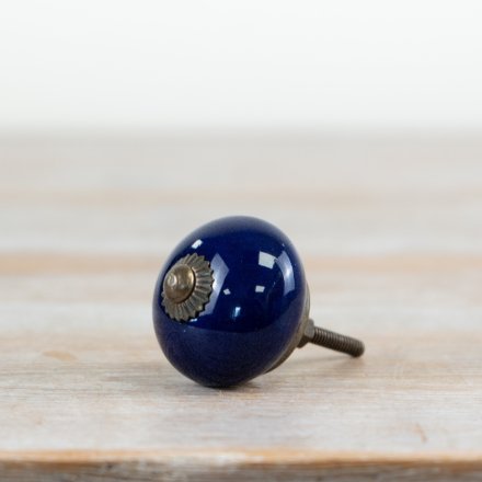 Enhance your home’s style with this vintage-inspired blue ceramic door knob.