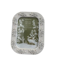Bring nature’s charm to your memories with this elegant keepsake.