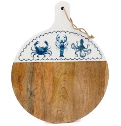 Bring beach vibes to your kitchen with this 48cm Sealife round enamel board.