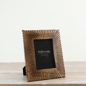 Chic 5x7 wooden photo frame featuring a smooth finish and transparent glass front.