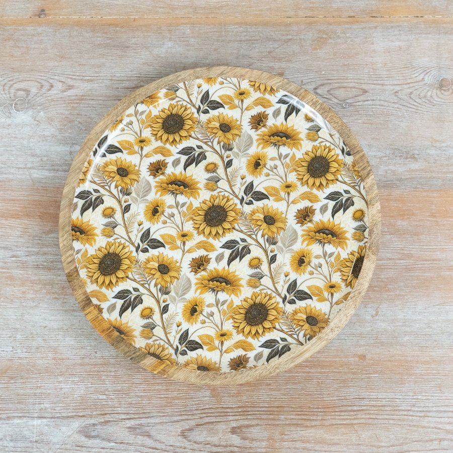 Add charm to your spring table with this lovely natural wood plate.