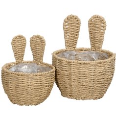 Add rustic charm with this Basket Rabbit Round Set of 2, 