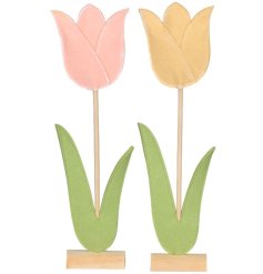 Brighten your space this spring with our charming tulip decorations 