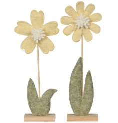 Bring spring feel with this bright yellow daisy flower, perfect for a fresh and lively touch.