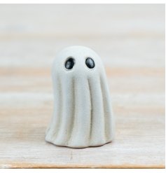 Enhance autumn and Halloween decor with this simple, elegant ceramic ghost ornament.